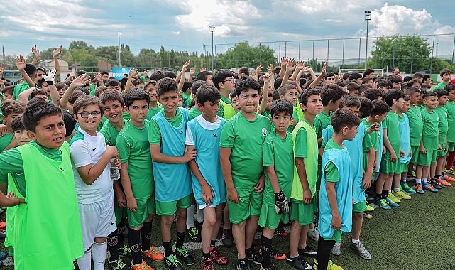sivas-belediyesi-geleneksel-futbol-yaz-okulu-acildi.jpg