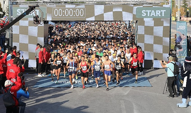 binlerce-sporcu-2-uluslararasi-konya-yari-maratonunda-iyilik-icin-kostu.jpg