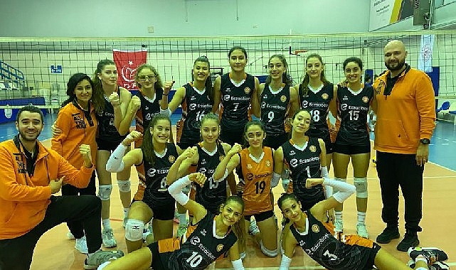 eczacibasi-2-lig-voleybol-takimi-deplasmanda-kazandi.jpg